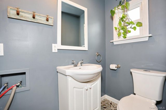 17 1st Avenue, Unionville, NY 12550