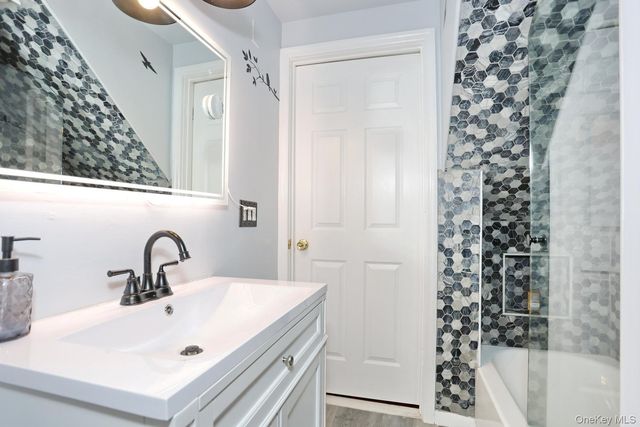 17 1st Avenue, Unionville, NY 12550