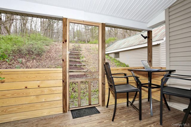 17 1st Avenue, Unionville, NY 12550