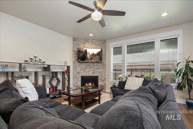6119 N Farleigh Ave, Meridian, ID 83646