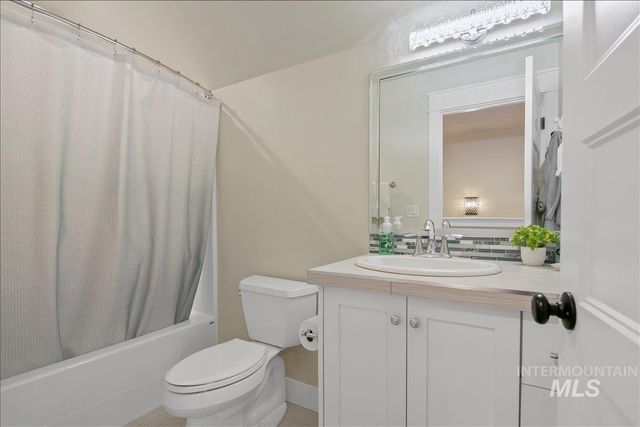 6119 N Farleigh Ave, Meridian, ID 83646