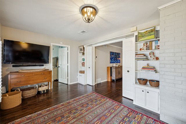 6520 Mercedes Avenue, Dallas, TX 75214