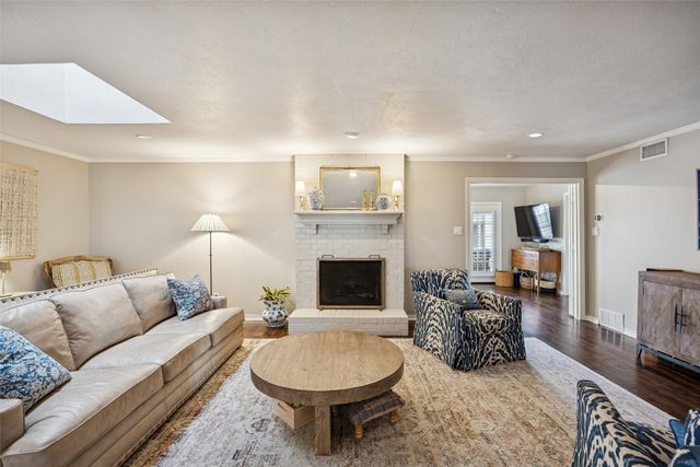 6520 Mercedes Avenue, Dallas, TX 75214