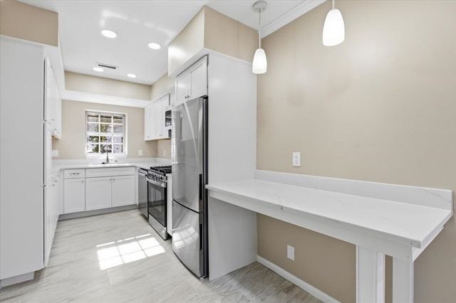 116 Lake Shore Road 4, Boston, MA 02135