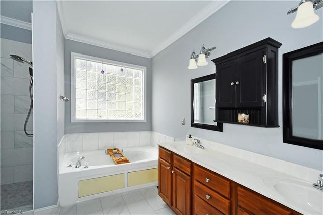 2525 Brook Stone Drive, Clemmons, NC 27012
