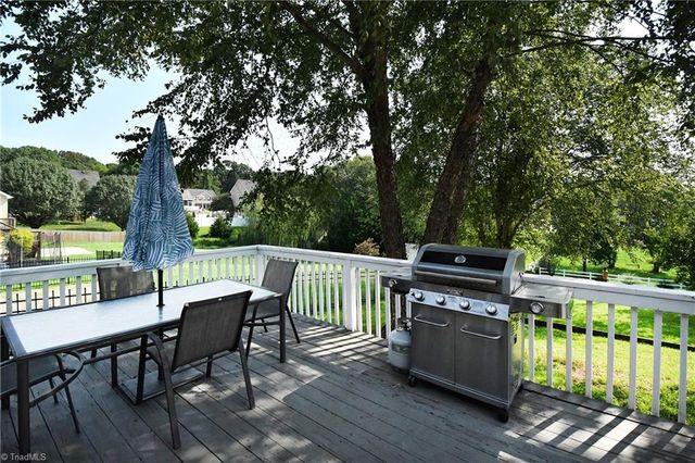 2525 Brook Stone Drive, Clemmons, NC 27012