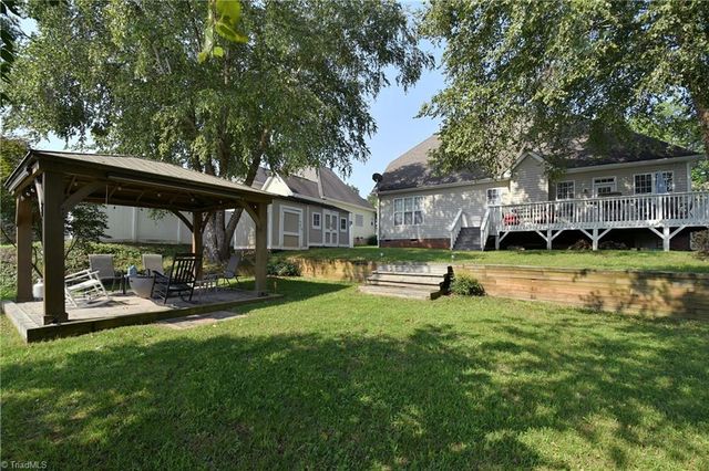 2525 Brook Stone Drive, Clemmons, NC 27012
