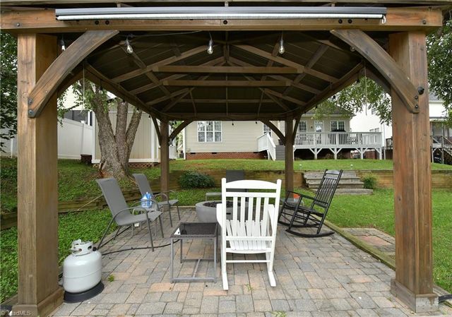 2525 Brook Stone Drive, Clemmons, NC 27012