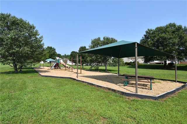 2525 Brook Stone Drive, Clemmons, NC 27012