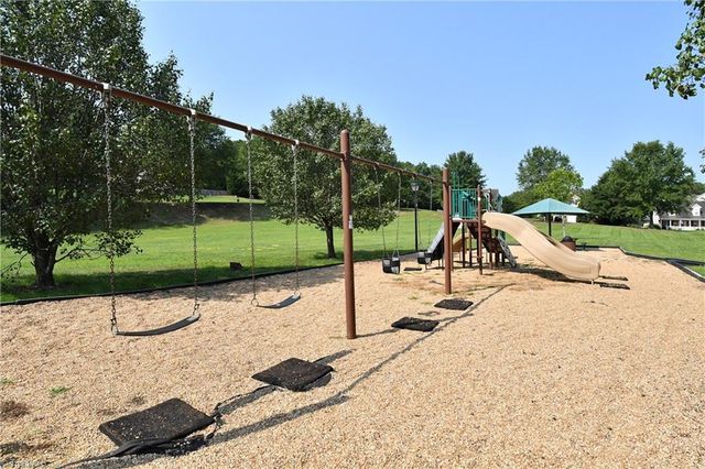 2525 Brook Stone Drive, Clemmons, NC 27012