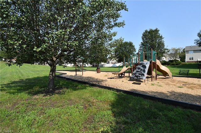 2525 Brook Stone Drive, Clemmons, NC 27012