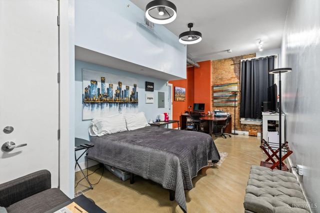 5 W Twelfth Street, Cincinnati, OH 45202