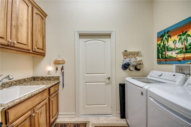 5237 Seminole CT, Cape Coral, FL 33904