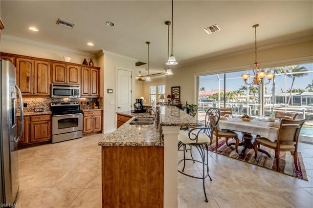 5237 Seminole CT, Cape Coral, FL 33904