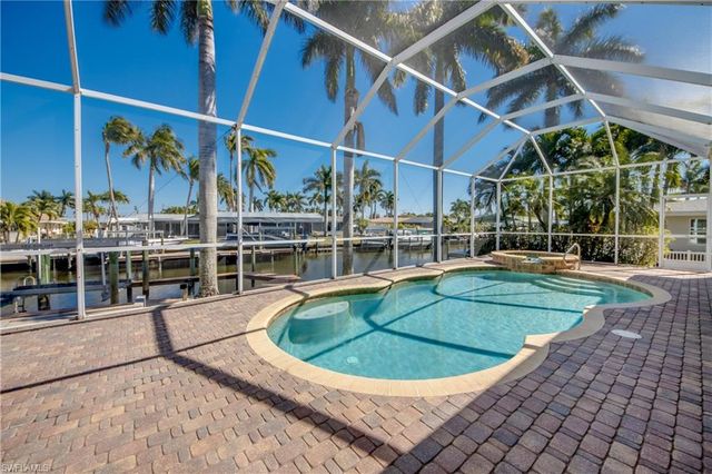 5237 Seminole CT, Cape Coral, FL 33904