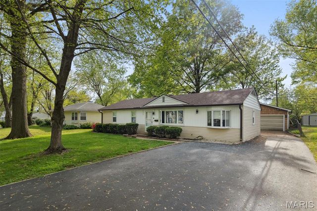 1703 Foster Drive, Swansea, IL 62226
