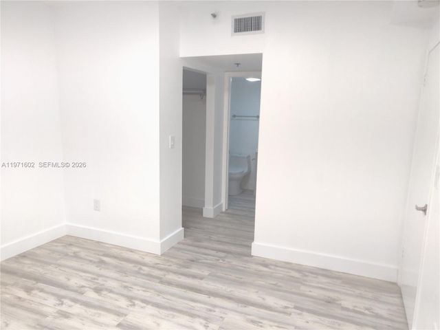 540 Brickell Key Dr 414, Miami, FL 33131