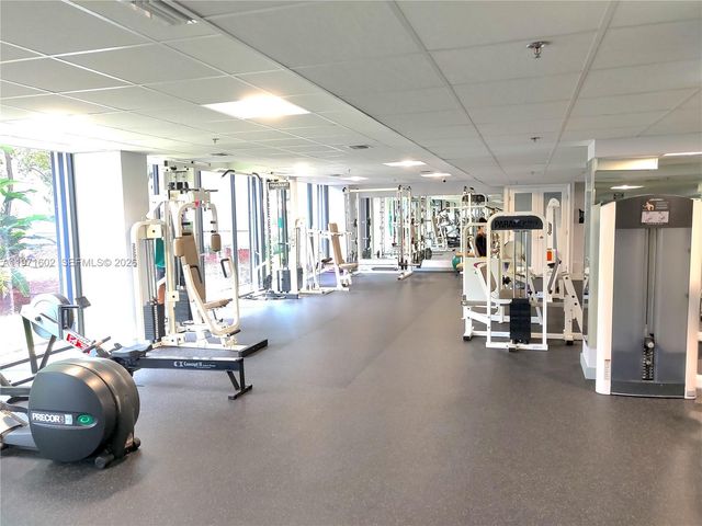 540 Brickell Key Dr 414, Miami, FL 33131