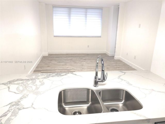 540 Brickell Key Dr 414, Miami, FL 33131