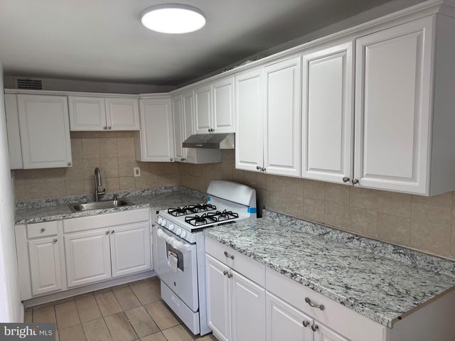 1203 EDGEHILL RD, Darby, PA 19023