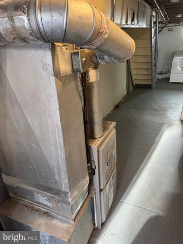 1203 EDGEHILL RD, Darby, PA 19023