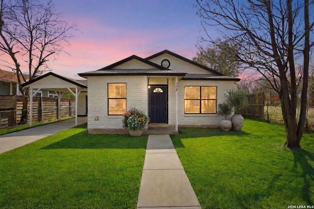 132 University, San Antonio, TX 78201