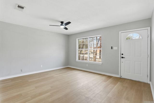 132 University, San Antonio, TX 78201