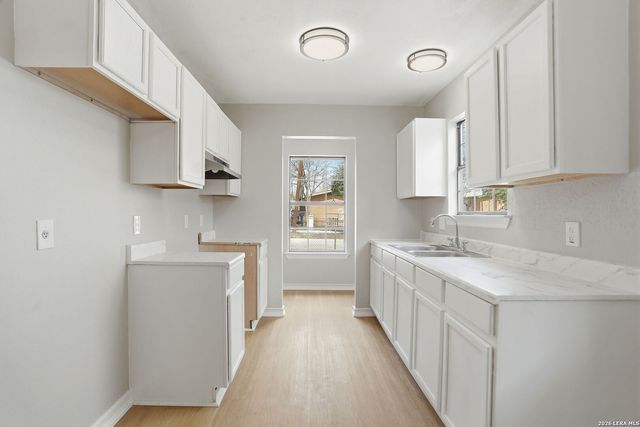 132 University, San Antonio, TX 78201