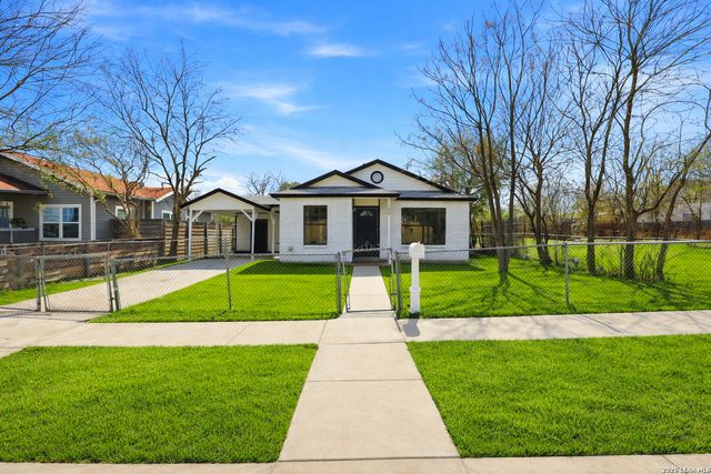 132 University, San Antonio, TX 78201