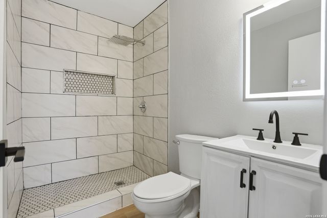 132 University, San Antonio, TX 78201