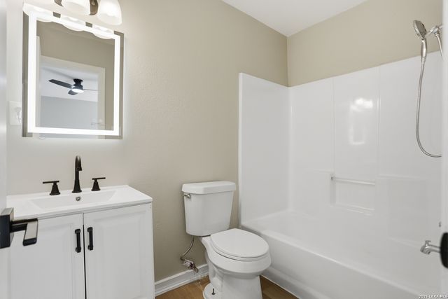 132 University, San Antonio, TX 78201