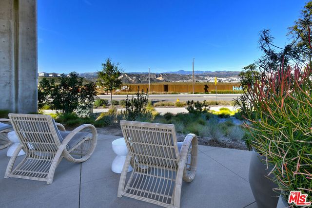 27120 Red Tail Place, Valencia, CA 91381