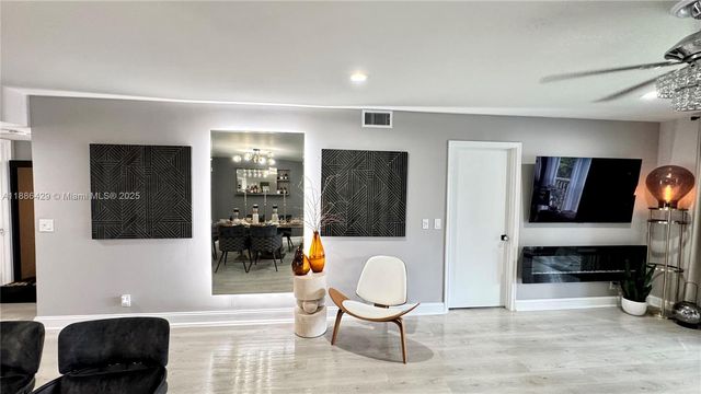 300 SW 130th Ter 407B, Pembroke Pines, FL 33027
