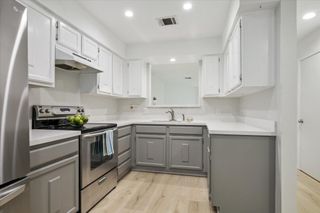 2515 Bering Drive 11, Houston, TX 77057