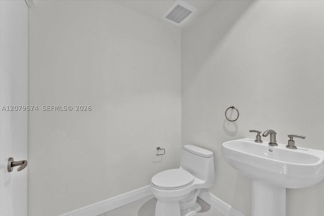 901 Brickell Key Blvd 609, Miami, FL 33131