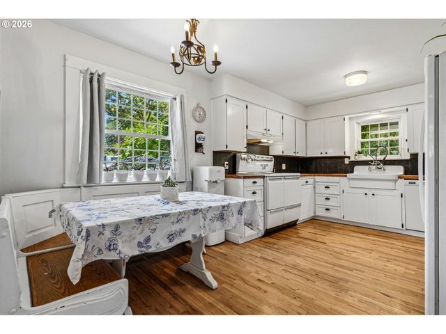 819 SIERRA VISTA Dr, Newberg, OR 97132