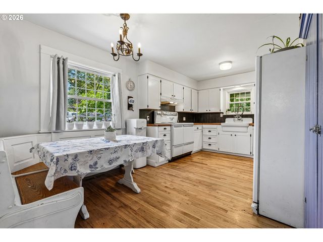 819 SIERRA VISTA Dr, Newberg, OR 97132