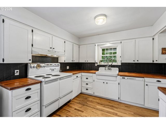 819 SIERRA VISTA Dr, Newberg, OR 97132