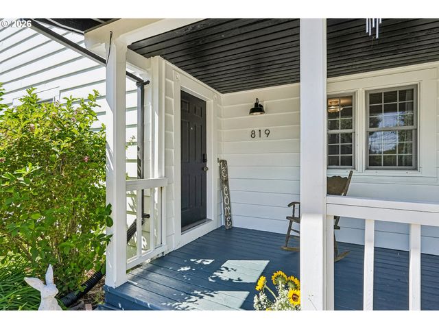 819 SIERRA VISTA Dr, Newberg, OR 97132
