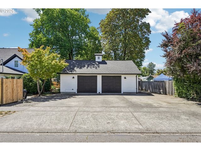 819 SIERRA VISTA Dr, Newberg, OR 97132