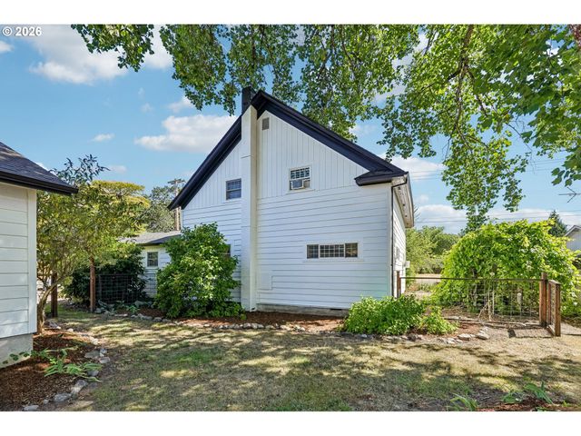 819 SIERRA VISTA Dr, Newberg, OR 97132
