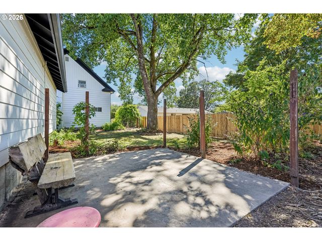 819 SIERRA VISTA Dr, Newberg, OR 97132
