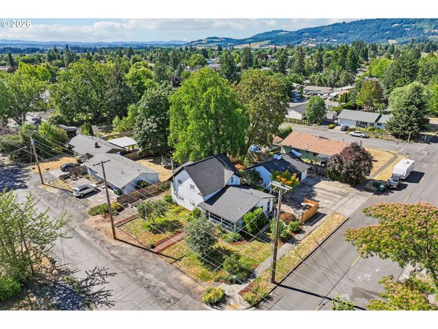 819 SIERRA VISTA Dr, Newberg, OR 97132