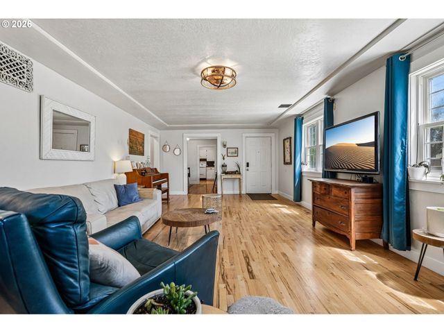 819 SIERRA VISTA Dr, Newberg, OR 97132