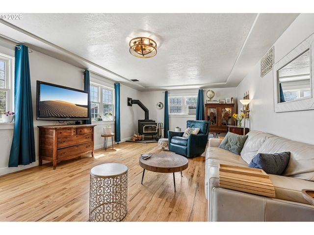 819 SIERRA VISTA Dr, Newberg, OR 97132