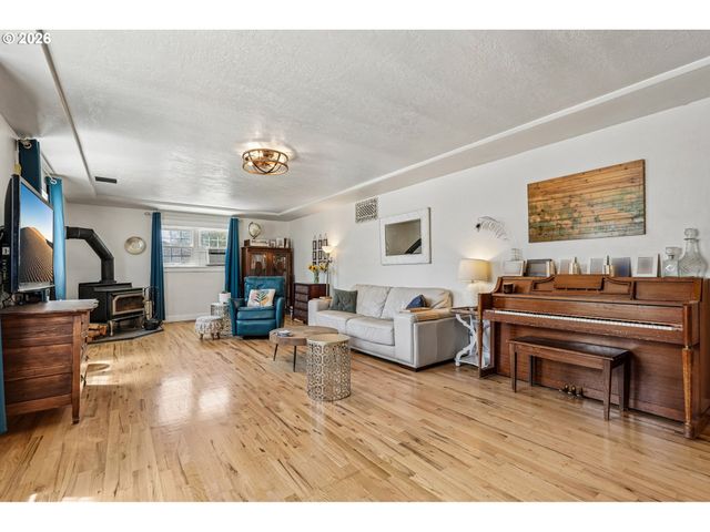 819 SIERRA VISTA Dr, Newberg, OR 97132
