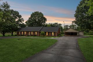 1701 Logan Dr, Columbia, TN 38401