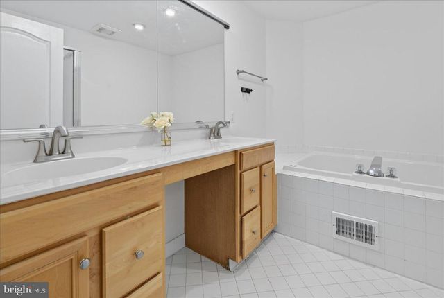 3 QUARRY CT, Hightstown, NJ 08520