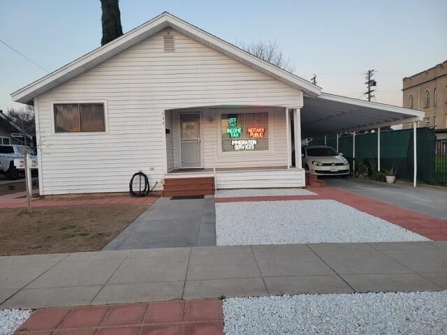 340 N K Street, Dinuba, CA 93618