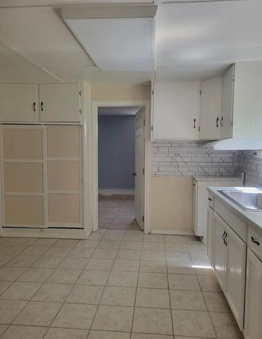 340 N K Street, Dinuba, CA 93618